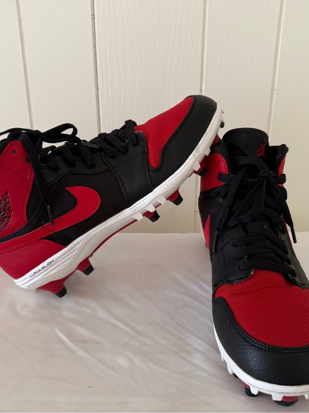 AIR JORDAN 1 MID "BRED" Black/Red Football Cleat, Size 10.5 pre owned